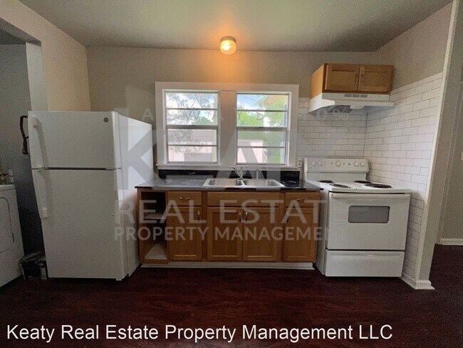 Building Photo - 2 br, 1 bath House - 327 Stewart Street