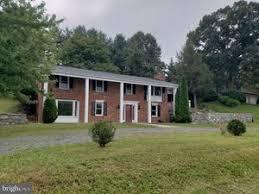 Primary Photo - 106 Lakeside Dr