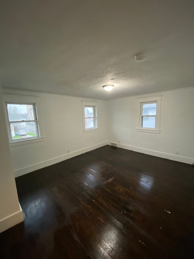 Bedroom 1 - 33 Frelinghuysen Ave
