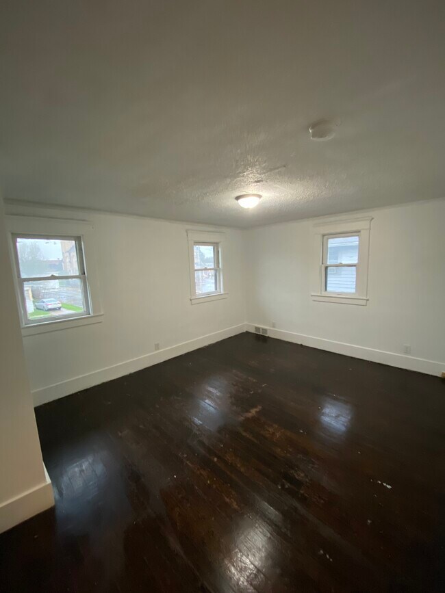 Building Photo - 33 Frelinghuysen Ave