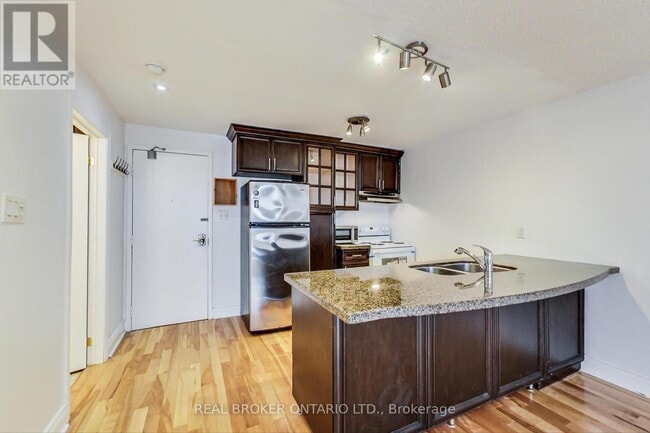 Photo du bâtiment - 1011 Dufferin St