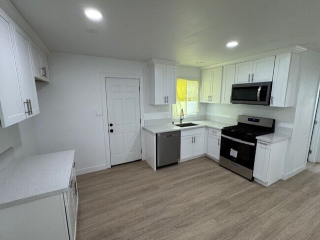 Foto del edificio - 618-620 W 6th St