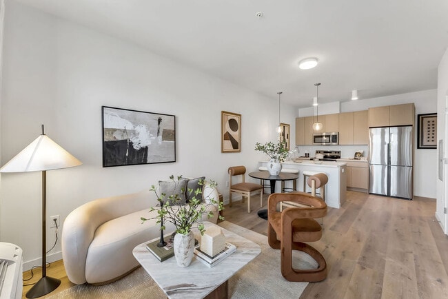 Building Photo - Lazul West