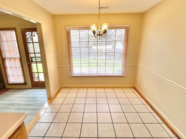 Foto del edificio - 3 bedroom/2bath 38125