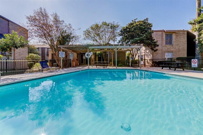 Foto del edificio - 2700 Westridge St