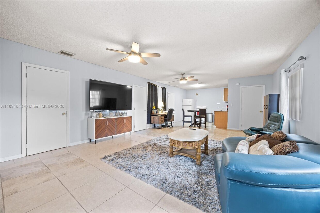 Primary Photo - 600 NW 99th St