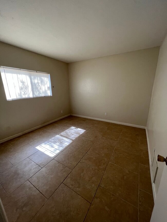 Foto del edificio - Townhome For Rente