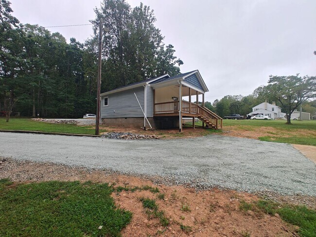 Building Photo - 2561 Mountain View Rd
