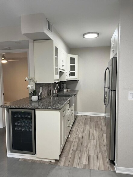 Building Photo - 528 Golden Raintree Pl