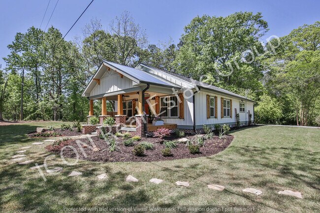 Building Photo - 3/2 Home on large lot in Woodstock
