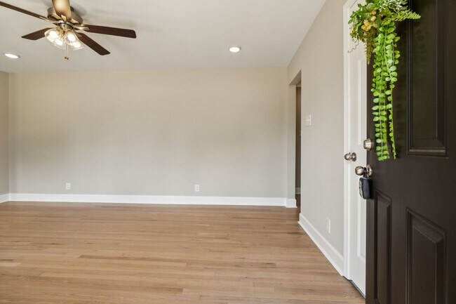 Building Photo - Sango Beauty With Finished Basement!
