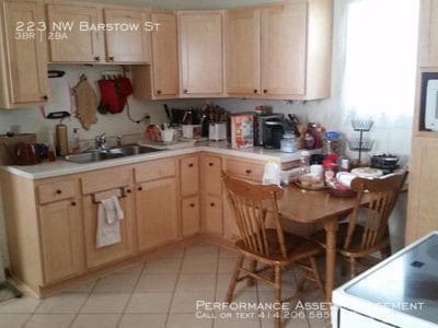 Primary Photo - 223 NW Barstow St