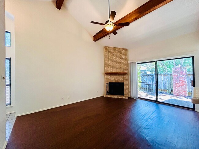 Foto del edificio - 3801 Menchaca Rd