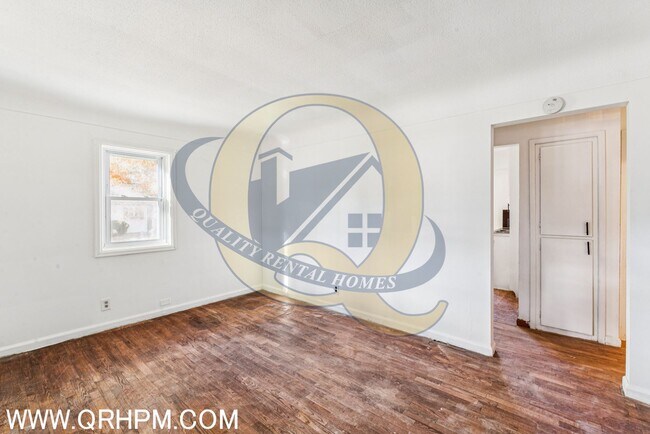 Foto del edificio - Available Now!!