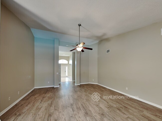 Foto del edificio - 5425 Windbrush Dr