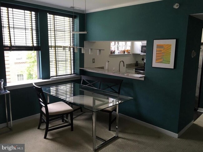 Foto del edificio - 104 Woodside Rd