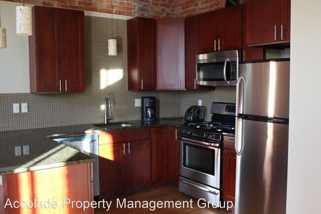 Building Photo - 2 br, 2 bath House - 109 West Third Ave #201
