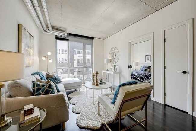 Building Photo - 624 Yale Apartments