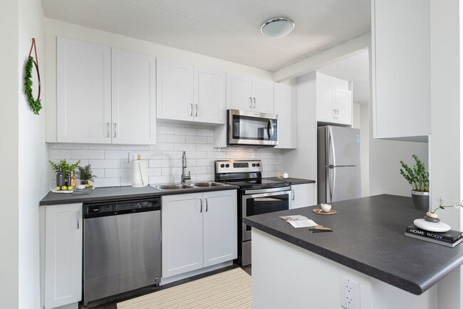 Building Photo - 95 Quebec Street