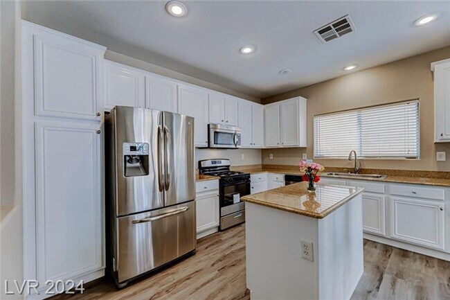 Foto del edificio - Gorgeous Updated Home w/ Open Floor Plan & New Upgrades