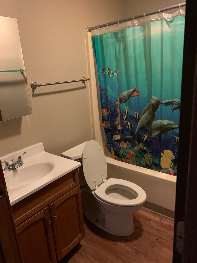 baño - 910 N Clayton St