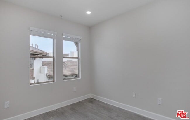 Foto del edificio - 6280 W 3rd St