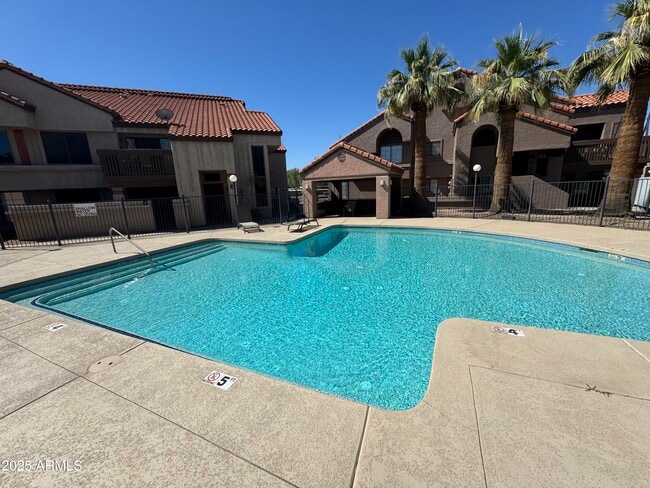 Building Photo - 700 E Mesquite Cir