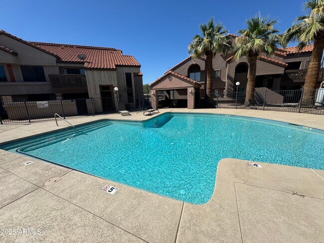 Foto del edificio - 700 E Mesquite Cir