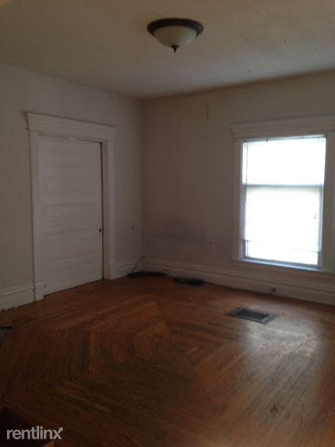 Primary Photo - 5 br, 2 bath House - 739 Academy St 5 to 6...