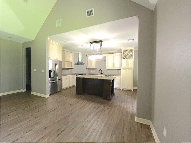 Building Photo - 125 Collier Dr