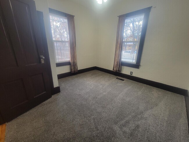 Building Photo - 1301 Phillips St