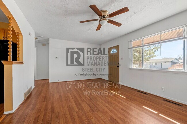 Foto del edificio - 3211 Fairfield Ln