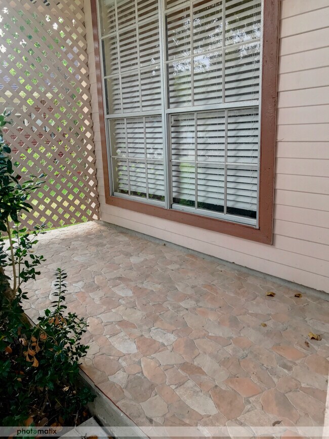 Foto del edificio - 5320 Winding Brook Dr