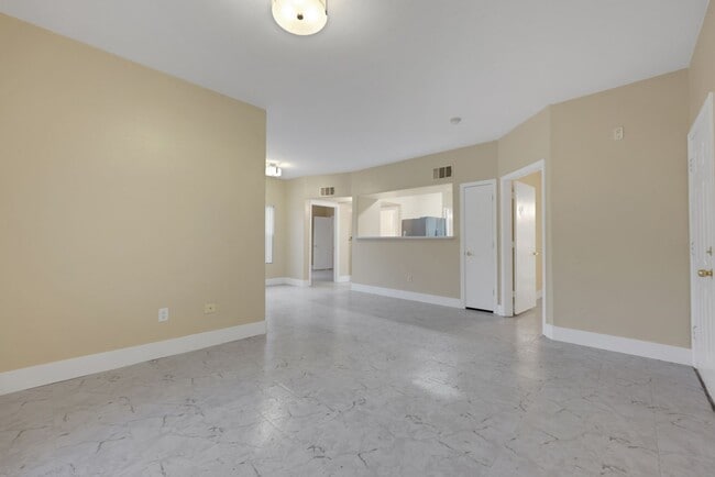 Building Photo - Henderson 2 Bedroom Condo