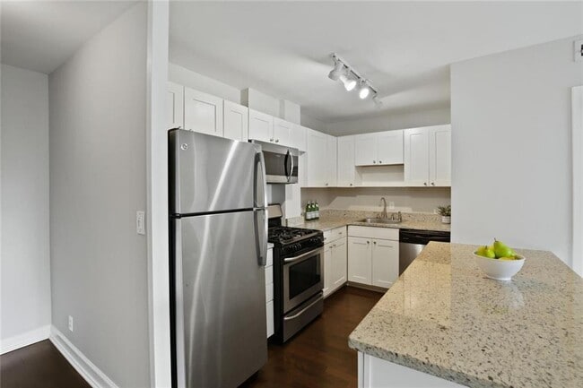 Building Photo - 2285 Peachtree Rd NE