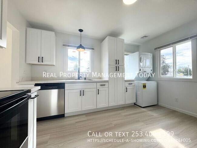 Foto del edificio - 8420 1/2 South Tacoma Way-1