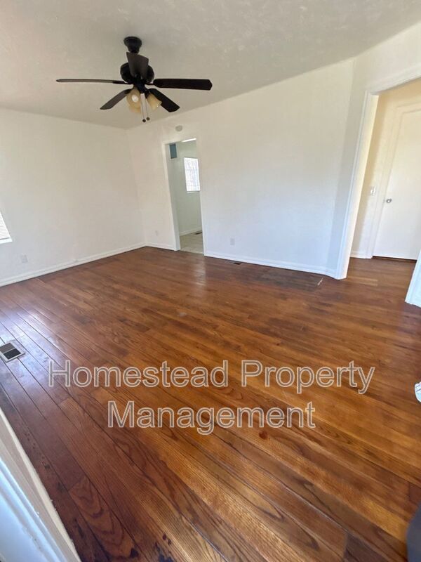 Building Photo - 514 E Rickenbacker Dr