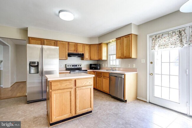 Foto del edificio - 6412 Highbanks Ct