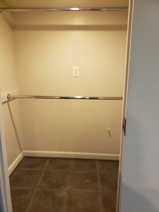 Foto del edificio - 638 E 82nd St