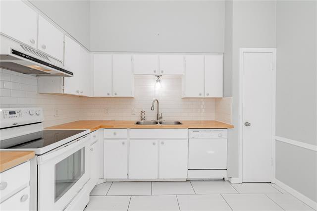 Building Photo - 10438 High Hollows Dr