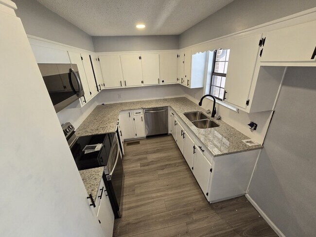 Cocina - 801 4th Ave E