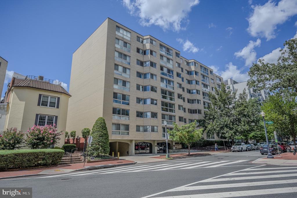 Foto principal - 922 24th St NW