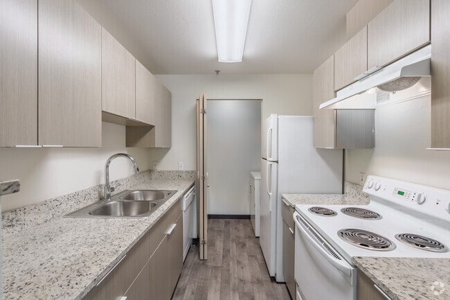 2BR, 1BA - 887SF - Kitchen - Ivy Ridge Apartments