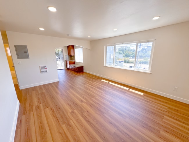 Building Photo - 4802 Daisy St