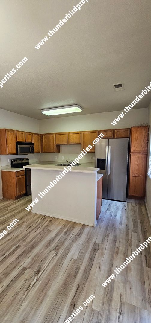 Foto del edificio - Gated Community 2 Bedroom, 2.5 Bathroom, 2 Car Garage, Upstairs Loft & Backyard. Available NOW!