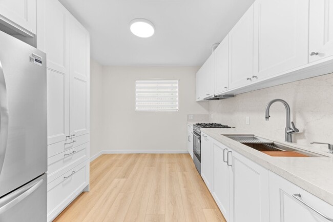 Building Photo - 4345 Ventura Canyon Ave
