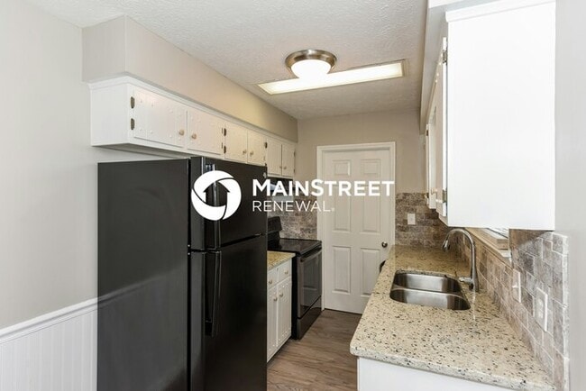 Building Photo - 3 Bedroom Pet-Friendly Home in Hendersonville, TN with Main Street Renewal