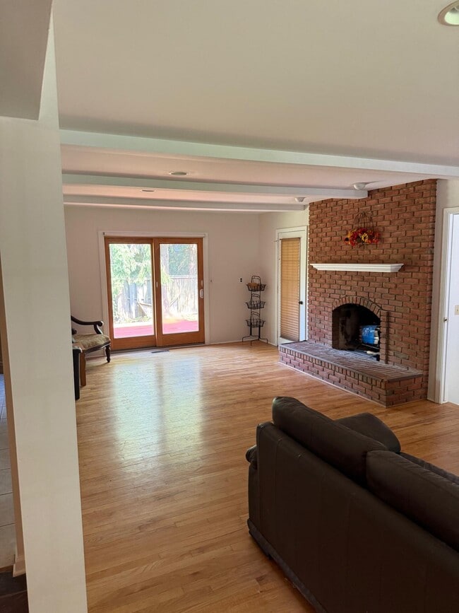 Building Photo - 3925 Waldenwood Dr