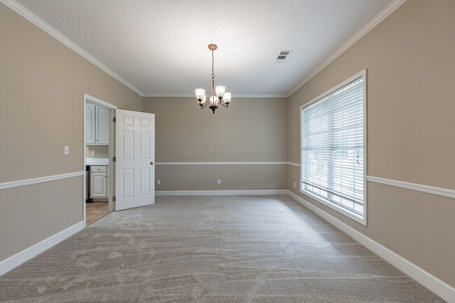 Building Photo - 6010 Garden Oaks Dr
