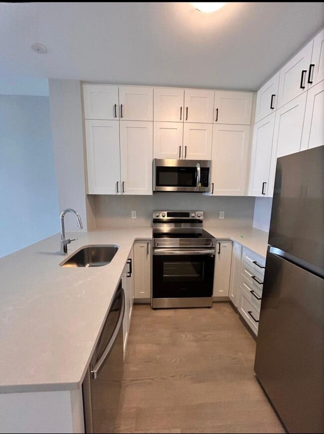 Building Photo - 1 Bed + Den Condominium in Milton